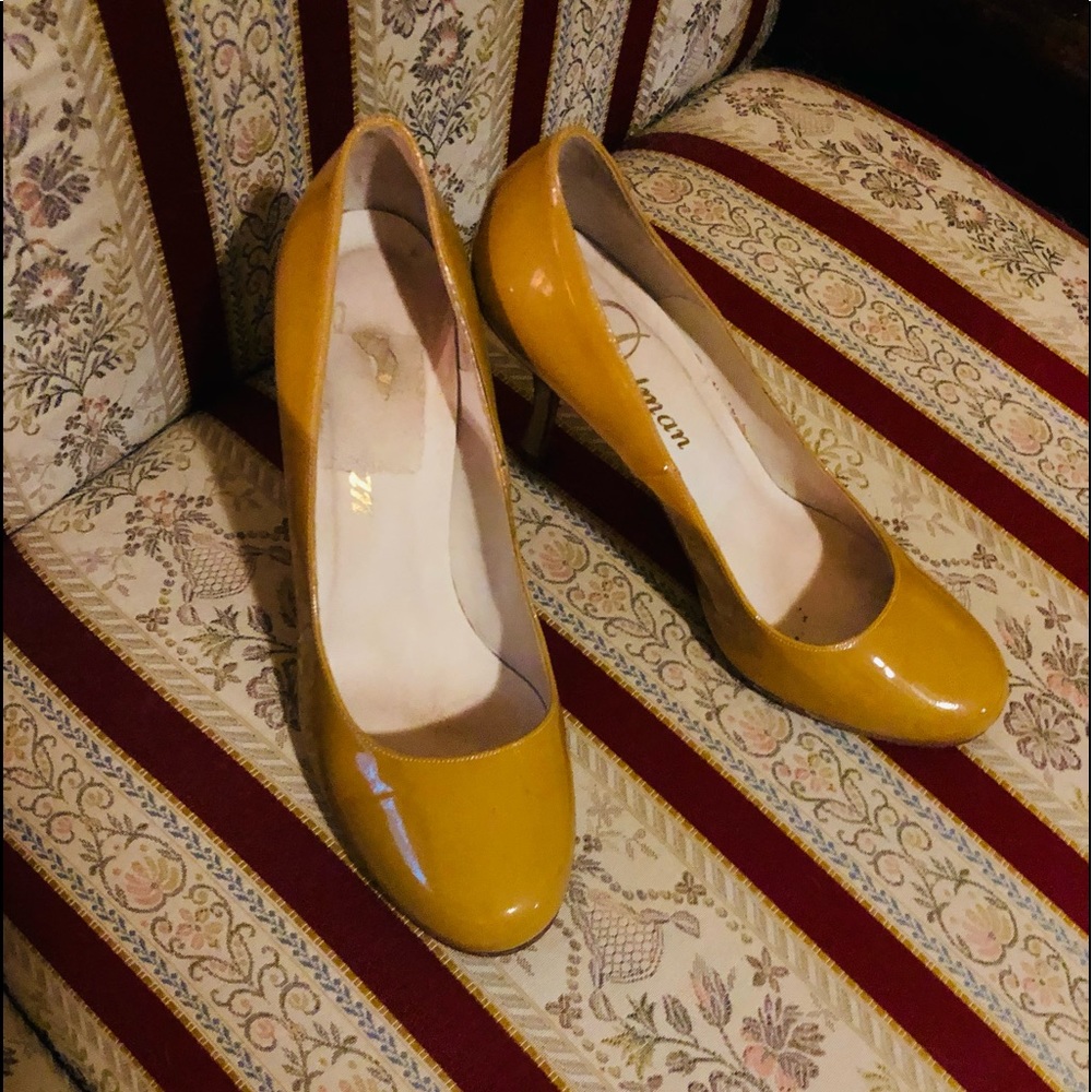 Delman size 8, yellow patent leather heels 👠